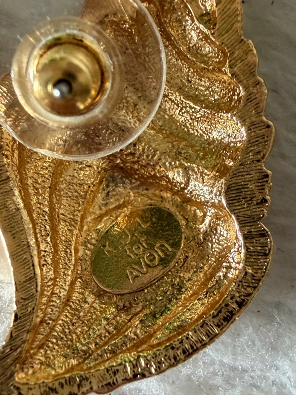Vintage Avon’s Chunky Gold Shell-Style Statement Earrings - Picture 4 of 6